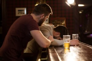 is it safe to stop drinking alcohol cold turkey